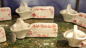 6 Platzkartenhalter Blumenkörbchen beschreibbar Porzellan Art Déco tip top - Bild 1 von 4
