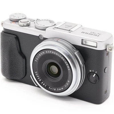 FUJIFILM Digital Camera X70 Silver X70-S Fujinon 28mm f/2.8 W/Battery - Image 1 of 4
