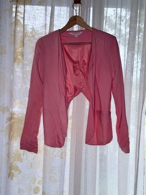 Blazer S BCBG rosa coral recorte trasero Foto 1 de 3
