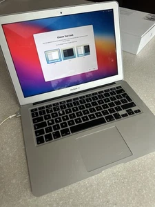 Apple MacBook Air 13 Inch Laptop A1466 - Afbeelding 1 van 16
