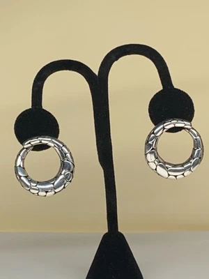 Pendientes de aro de derivación de plata esterlina con guijarros John Hardy KALI Foto 1 de 4