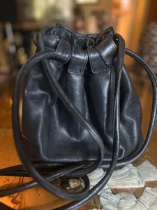 Donna Karan Vintage Y2K Damen schwarz Kordelzug Schultertasche Bucket Bag ~ schön - Bild 1 von 22