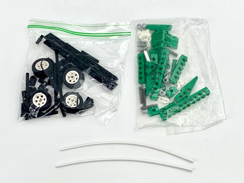 Lego 8213 - Technic Spy Runner - 1998 - 100% Complete! - Image 1 of 1