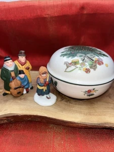 Mikasa Heritage - Dept 56 Village Carolers -Bringing Home The Yule Log Lot Of 3 - Picture 1 of 19