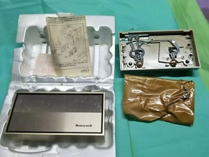 Honeywell T872A1261 THERMOSTAT H&C 24V - Picture 1 of 4