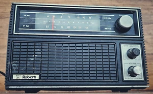 Roberts The Pro Line  R-1212 AM/FM Dual Powered Portable Radio - Picture 1 of 9