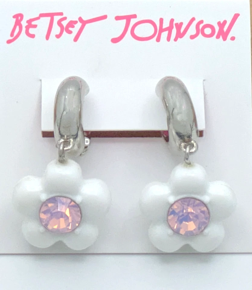 Pendientes Huggie Betsey Johnson Blanco e Iridiscente Rosa/Púrpura Flor Dije Foto 1 de 3