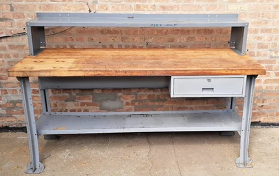 Banco de trabajo 28 x 72, tapa de madera de arce pesado, patas de metal, cajón de acero, estantes - EE. UU. Foto 1 de 4