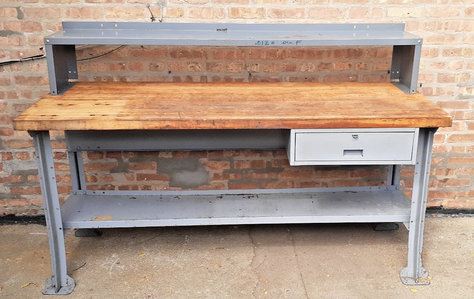 Banco de trabajo 28 x 72, tapa de madera de arce pesado, patas de metal, cajón de acero, estantes - EE. UU. Foto 1 de 4
