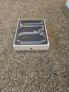 Apple iPad Pro 13" 7th Gen M4 chip 512GB Wi-Fi Space Black OLED MVX43LL/A 2024 - Picture 1 of 7
