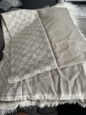 GRANDE LOGO GUCCI CHAL BUFANDA CAPA TOPO USADO EN EXCELENTE ESTADO Foto 1 de 4