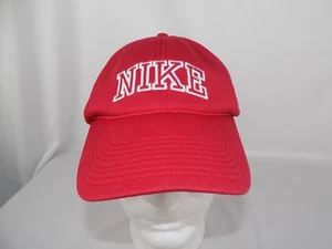 Gorra Nike Swoosh Logo Roja OSFM Correa Trasera - Imagen 1 de 4