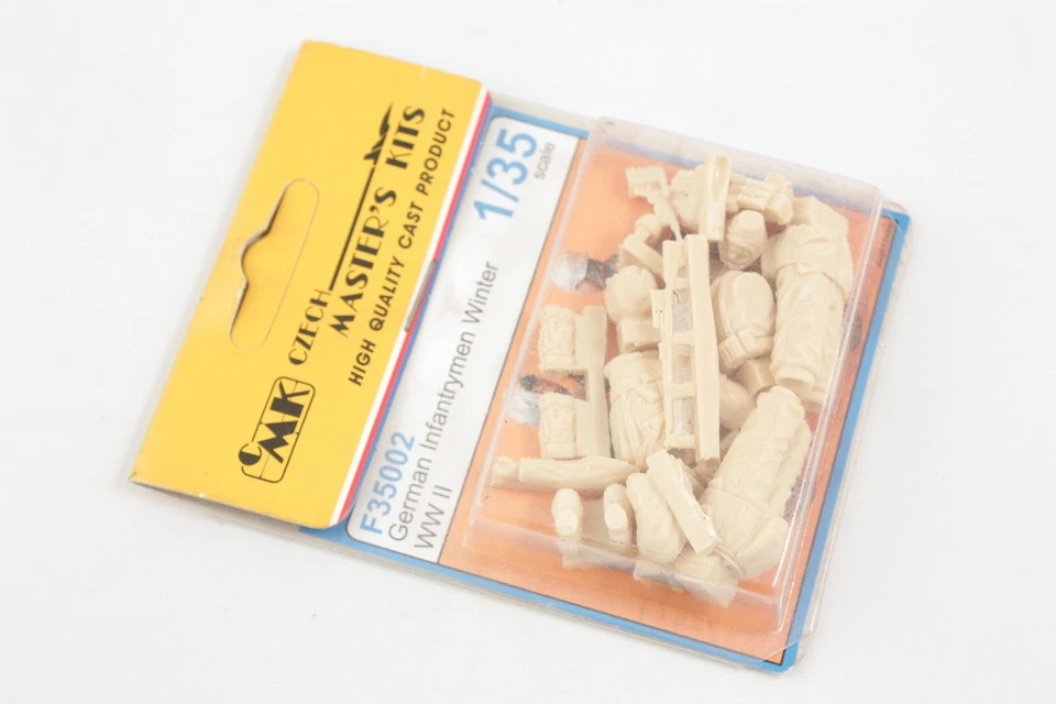 CMK F35002 German Infantrymen Winter (2 fig.) 1:35 modellismo statico - Immagine 1 di 1