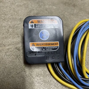 Carrier Bryant Copeland compressore condensatore tre pin spina stampata 324091-405 - Foto 1 di 3