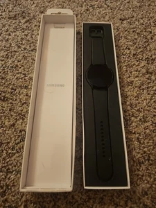 Samsung Galaxy Watch 4 Classic 42MM avec GPS intégré et Bluetooth - Photo 1 sur 8
