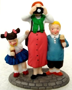 Dept. 56 Disney Park Family Mother with Children Only Retired 1996 Number 53546 - Picture 1 of 2