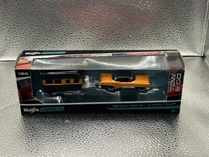 1955 BUICK CENTURY & ALAMEDA CAMPING TRAILER 1/64 MAISTO TOW & GO - Picture 1 of 2