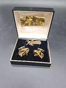 Vintage 1959 Douglas DC-8 Jetliner Cufflinks And Tie Clip Gold Plated - Picture 1 of 16