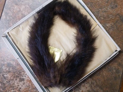 COLLAR pequeño vintage de PIEL FORRADO marrón gancho y ojo CLOSER Marshall Field & Co CAJA Foto 1 de 4