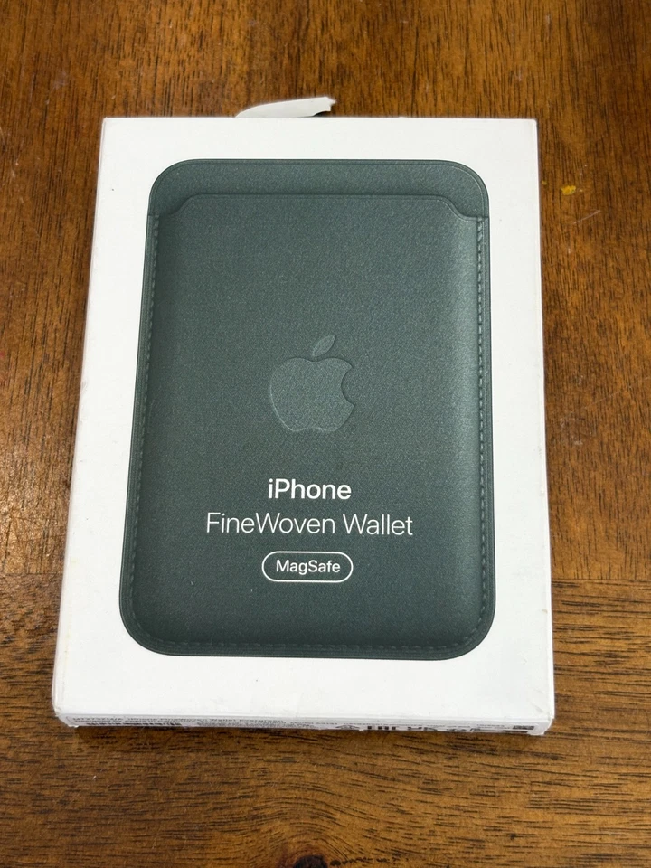 Cartera para tarjetas Apple FineWoven MagSafe iPhone 12 13 14 15 16 Evergreen / EXCELENTE Foto 1 de 4