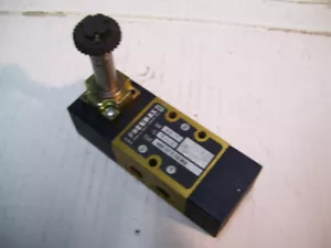 NEU PNEUMAX 468.32.0.12.M² 3/2 PNEUMATISCHES WEGEVENTIL P2381 - Bild 1 von 7