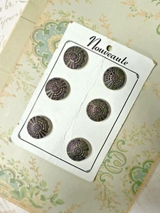 Vintage NOUVEAUTE silver metal buttons 7/8" ornate swirl pattern & original card - Picture 1 of 4