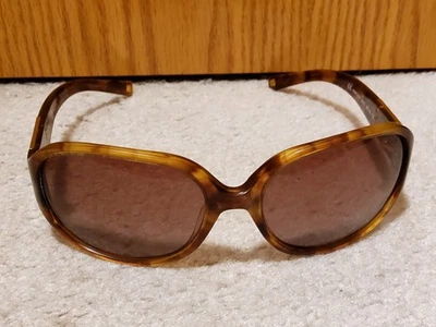 Gafas de sol Anne Klein AKNY 3138 envolventes marrón degradado lentes detalles dorados tortuga Foto 1 de 4