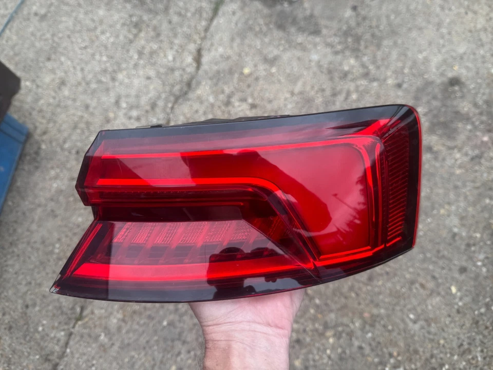 AUDI A5 2023 LUZ TRASERA DERECHA LUZ CUPÉ 2016-2024 Foto 1 de 4