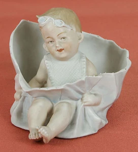 CHILD SEATED. FIGURE IN BISCUIST. POLYCHROMED. GLAZED GLASSES. XIX CENTURY. - Picture 1 of 1