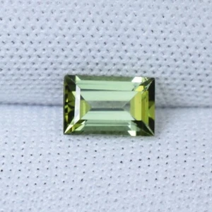 TURMALINA NATURAL MOZAMBIQUE VERDE AMARILLENTO 0,79 ct MEJOR GRADO - Video octágono - Imagen 1 de 3