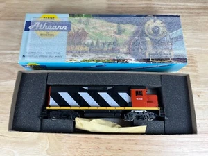 Athearn HO #4211 GP35 Pwr Canadian National Zebra Powered Diesel Engine - Picture 1 of 6