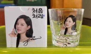 Kim Jiwon offiziell AD 2024 Erste Soju Fototasse 1 Drama Königin der Tränen - Bild 1 von 4