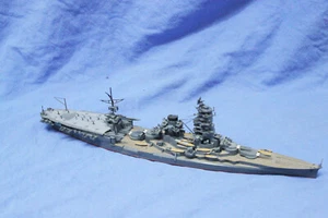 1:700 Modellbausatz Schiff Schlachtschiff gebaut - bemalt - Bild 1 von 4