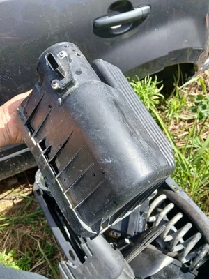 Box Air Flow Meter Suzuki Grand Vitara 2006 -2008  Oem  Working Perfect - Image 1 of 3