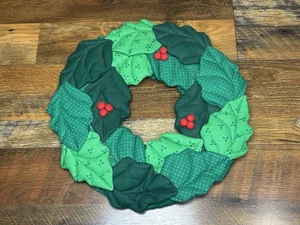 Vintage Weihnachten 80er Handarbeit Schnitt/Nähen Oma Stechpalme Blätter Stoffkranz 16" kitschig - Bild 1 von 3