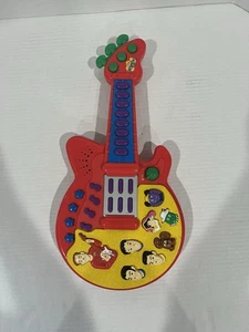 THE WIGGLES Red Guitar SINGS MUSIC TALKS Interactive Spin Master 2003 Vintage - Picture 1 of 5