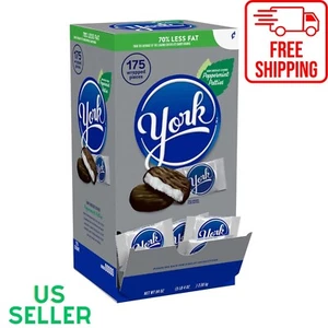 Empanadas de chocolate oscuro YORK, caja a granel de dulces (84 oz., 175 piezas) - Imagen 1 de 6
