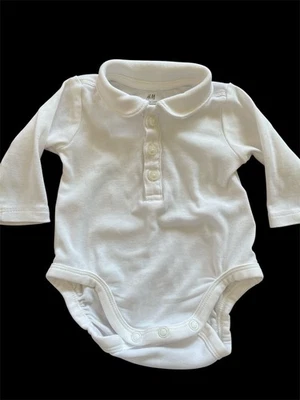 H&M Usado en Excelente Condición Marfil Algodón Orgánico Cuello Peter Pan Body Manga Larga-Prematuro Foto 1 de 4