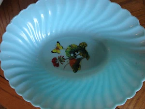VINTAGE BLUE BOWL SKI MELMAC PLASIC BUTTERFLY AND FLOWERS SCALLOPED EDGE - Picture 1 of 4