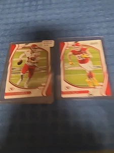 2 FUSSBALLKARTEN: MAHOMES UND KELCE (Karten im Beutel 38) - Bild 1 von 9