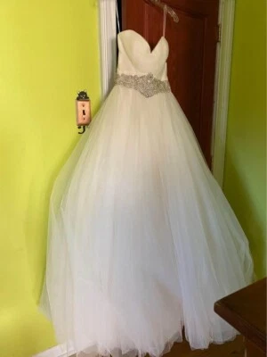 Kenneth Pool wedding dress, size 4, ivory color, never worn - Image 1 of 4