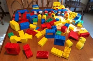 Vintage Mixed Lot Mostly Lego Duplo & Some Tyco Mega Blocks 83 Pieces 7 Figures - Picture 1 of 9