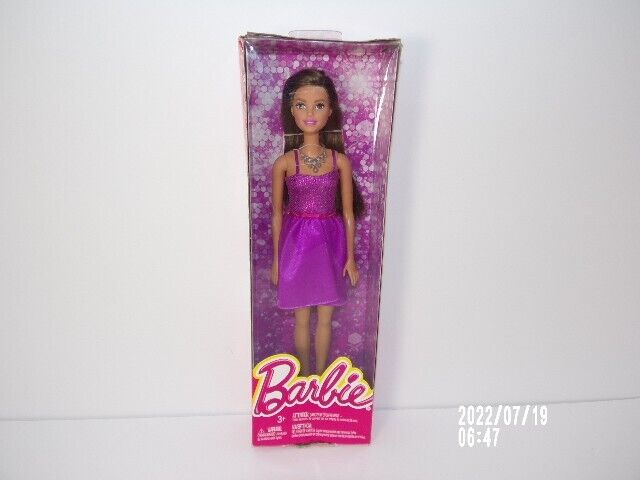 Boneca Barbie da Moda Vestido Rosa Floral Morena - Mattel 