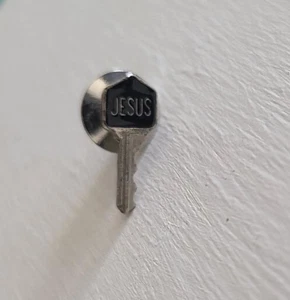 Jesus Is The Key Small Vintage Lapel Pin Tie Tack Brooch - Religious Locksmith - Picture 1 of 5
