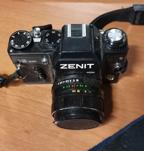 ZENIT 12XP macchina fotografica + Obiettivo Helios 44m 4 in Custodia fotocamera - Foto 1 di 11
