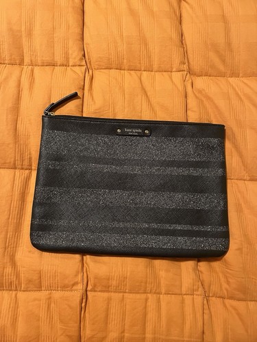 Busta pochette Kate Spade nera argento righe scintillanti chiusura zip