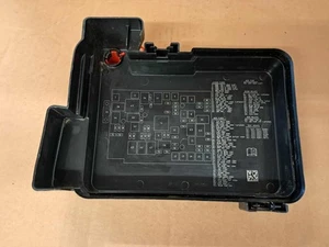 2010 - 2017 CHEVY EQUINOX GMC TERRAIN UNDER HOOD FUSE RELAY BOX COVER LID OEM - Picture 1 of 3