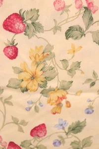 78"L x 44"W VIP Cranston Fabric Home Fashions Berries Flowers on Light Yellow - Picture 1 of 11
