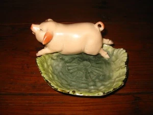 ANTIQUE GERMANY BISQUE PORCELAIN PIG IN A BASKET FIGURINE 1900s - Picture 1 of 7