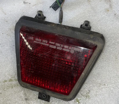 Lanterna traseira interceptadora Honda VF700F/750F/1000F 33701-MB2-671/33701-MB2-672 - Imagem 1 de 2